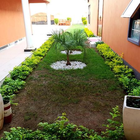 Mathlyn Guest House Francistown Bagian luar foto