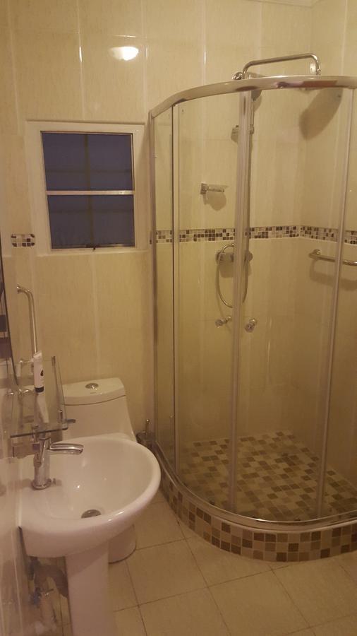 Mathlyn Guest House Francistown Bagian luar foto