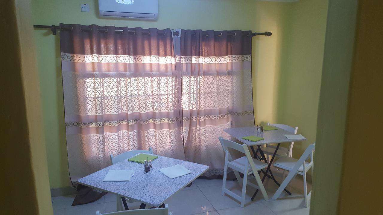 Mathlyn Guest House Francistown Bagian luar foto