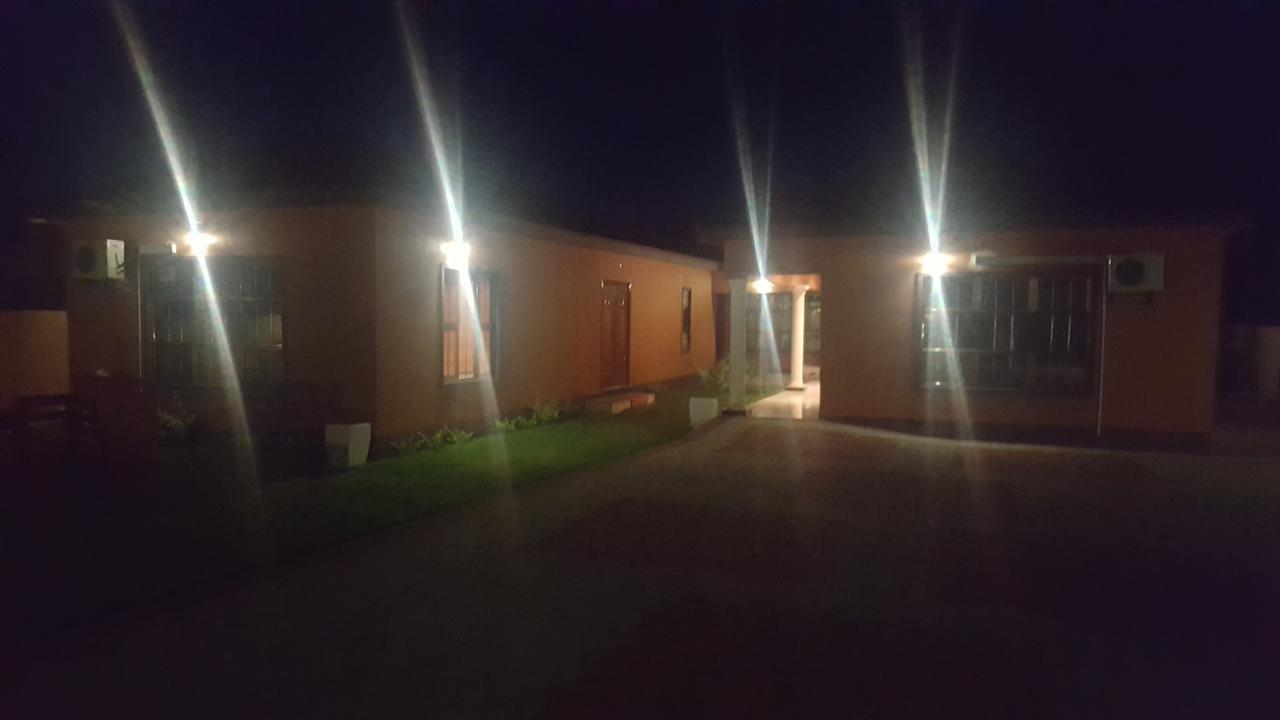 Mathlyn Guest House Francistown Bagian luar foto