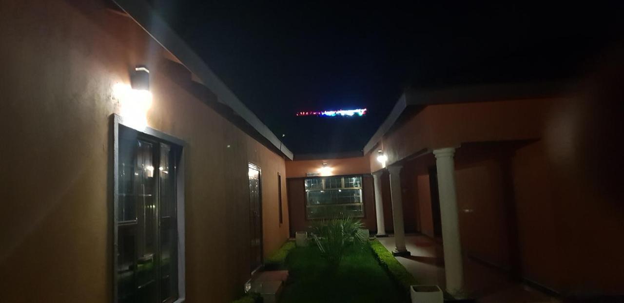 Mathlyn Guest House Francistown Bagian luar foto