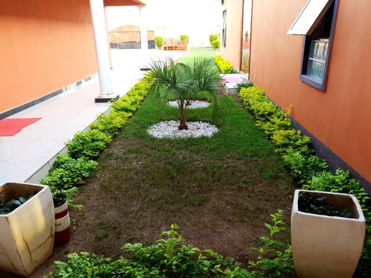 Mathlyn Guest House Francistown Bagian luar foto