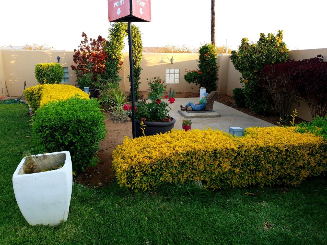 Mathlyn Guest House Francistown Bagian luar foto
