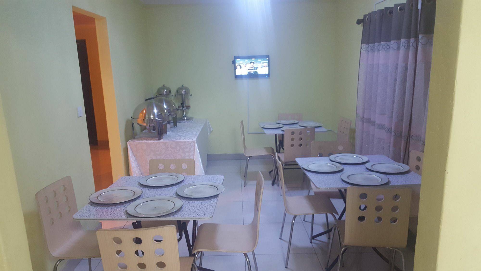 Mathlyn Guest House Francistown Bagian luar foto