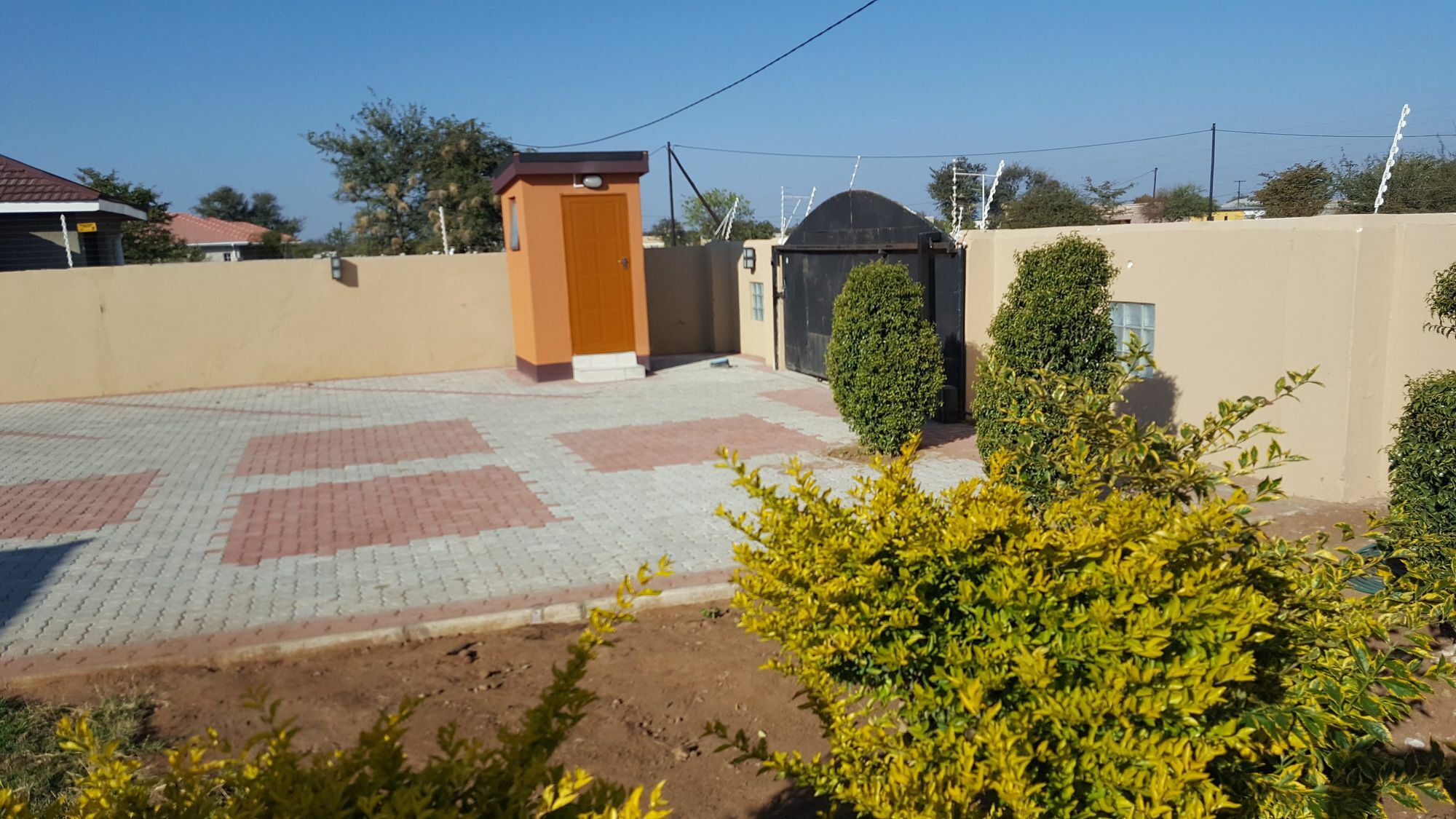 Mathlyn Guest House Francistown Bagian luar foto