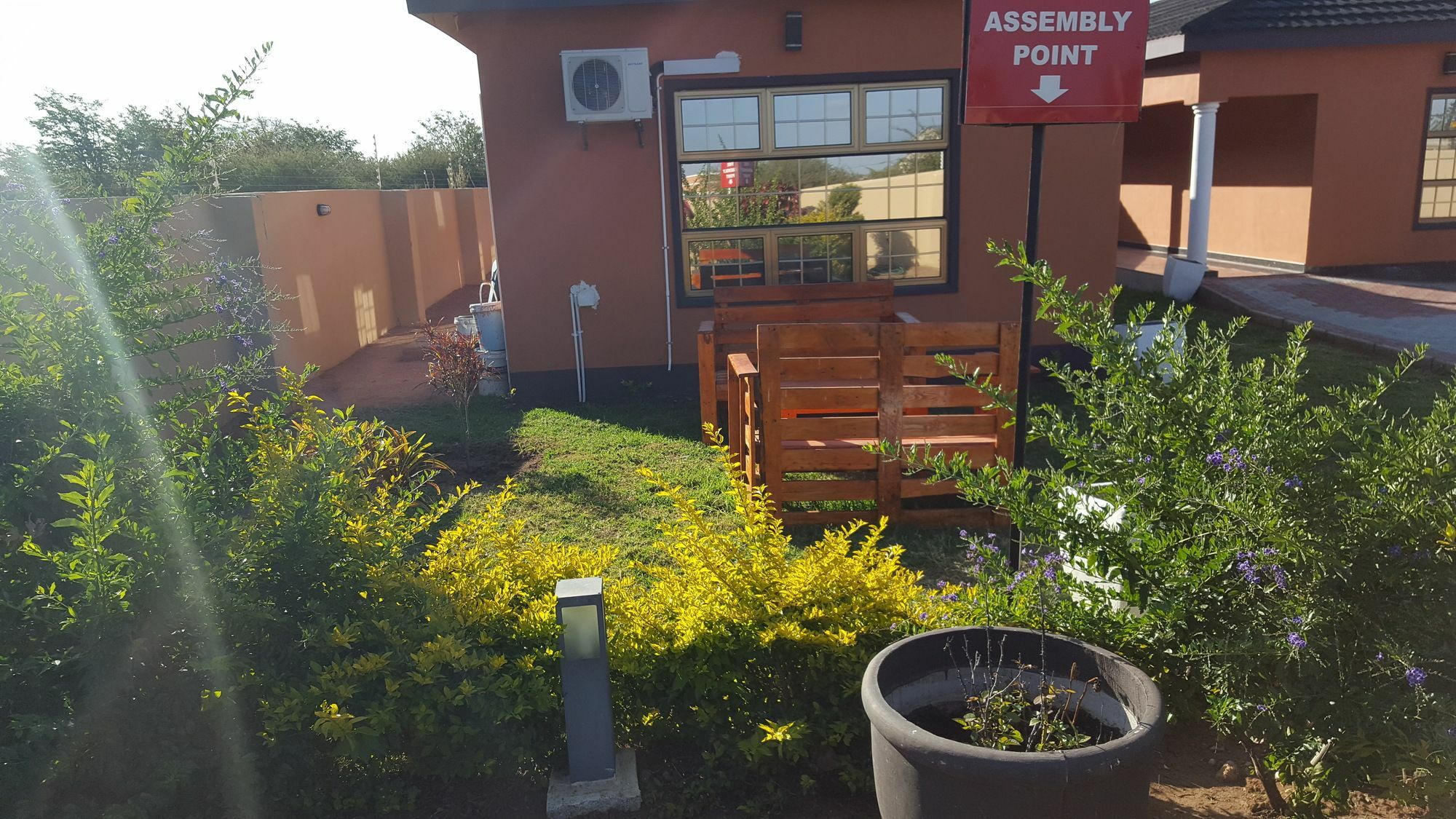 Mathlyn Guest House Francistown Bagian luar foto